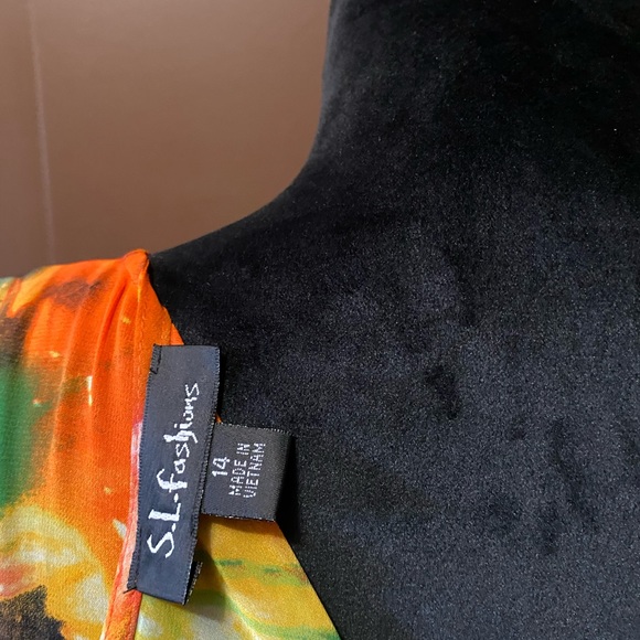 Dress - Picture 3 of 4